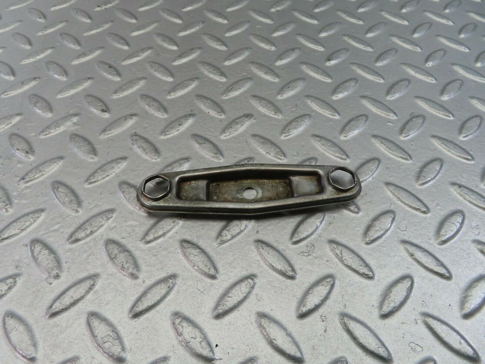 10083 Mercedes-Benz C123 230CE Coupe Fuel Injector Nozzle Clamp Bracket