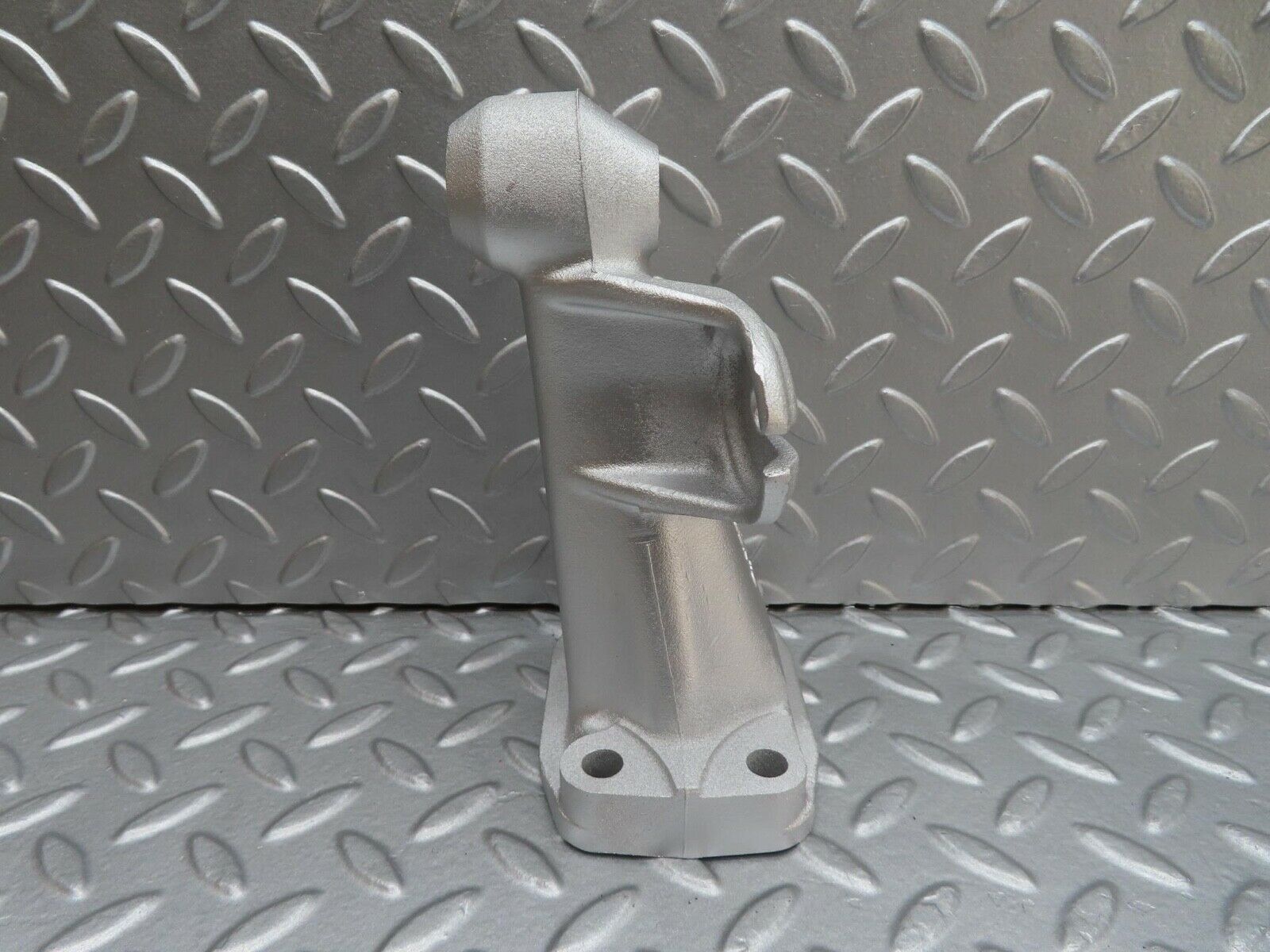 15974 Mercedes-Benz W123 280E Engine Mount Bracket Left Side 1232230204