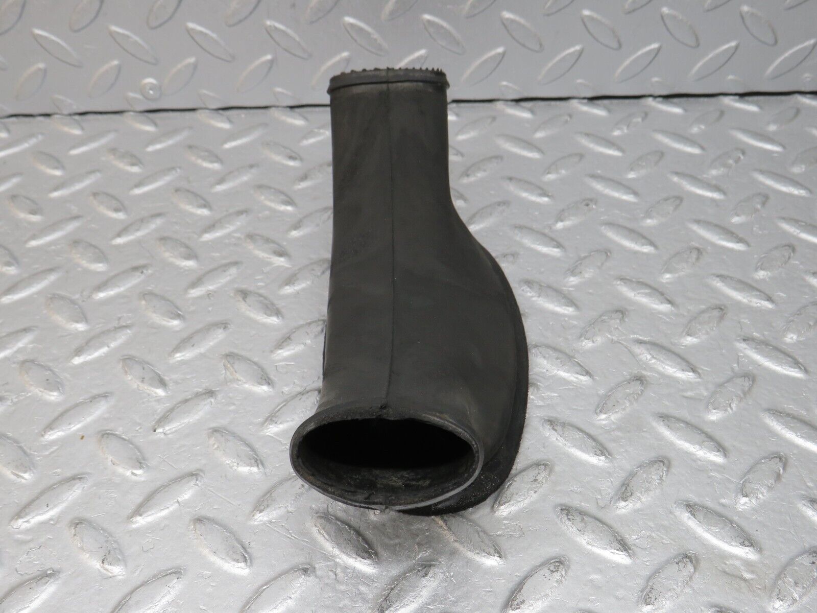 36661 Mercedes-Benz W201 190E 2.0L Heater Water Drain 2018320025