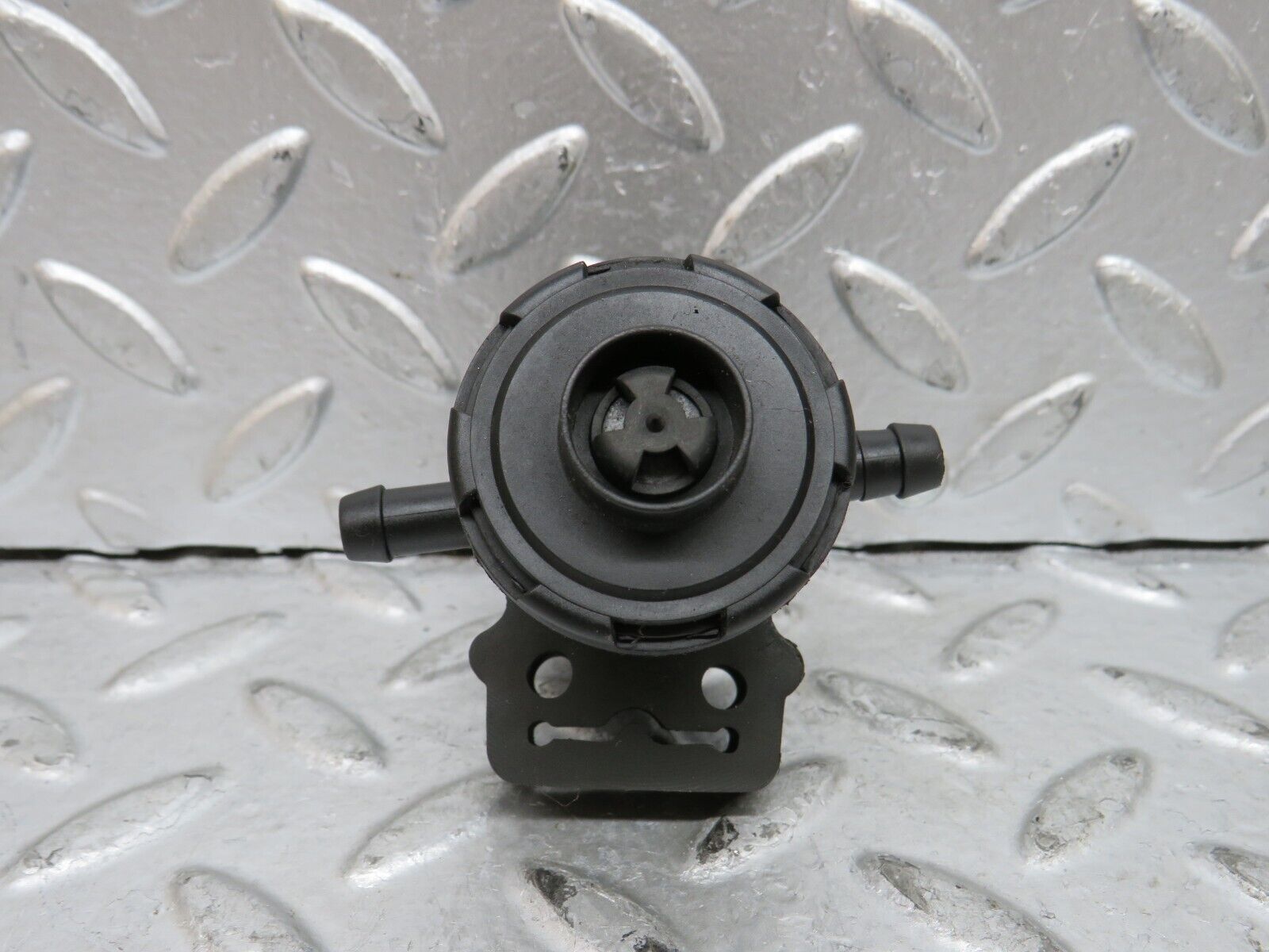 29114 Mercedes-Benz C124 320CE Coupe Fuel Regeneration Vacuum Valve 0011408060