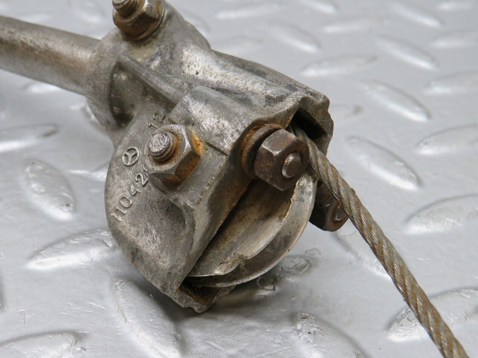 40455 Mercedes-Benz W110 230 Handbrake Cable Handbrake Pulley 1104200790