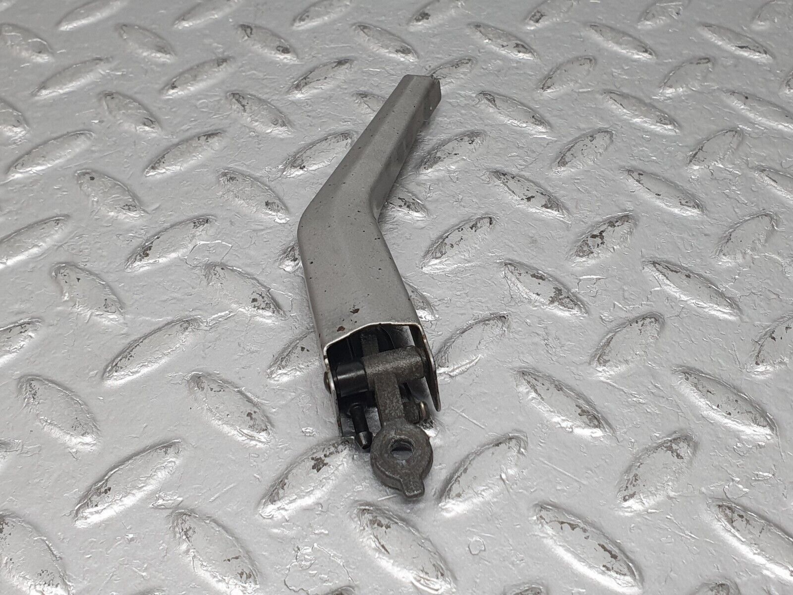 41074 Mercedes-Benz W126 300SE Headlight Wiper Arm Bosch Right Side