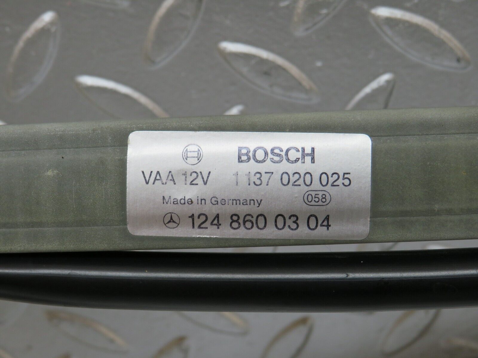 26422 Mercedes-Benz C124 220CE Coupe Seat Belt Presenter Left 1248600304