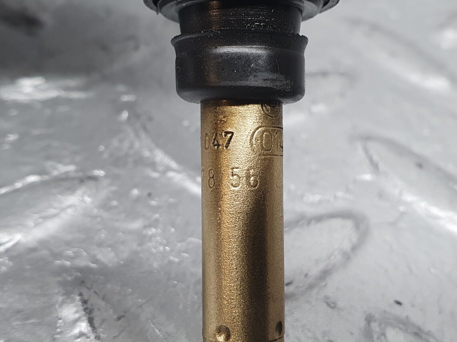 41035 Mercedes-Benz W126 300SE Fuel Injector Bosch 0000785623 0437502047