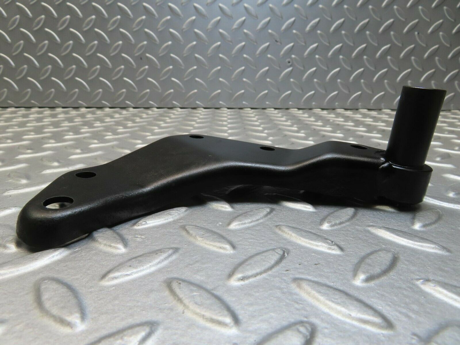 11524 Mercedes-Benz C123 230CE Coupe Alternator Generator Bracket