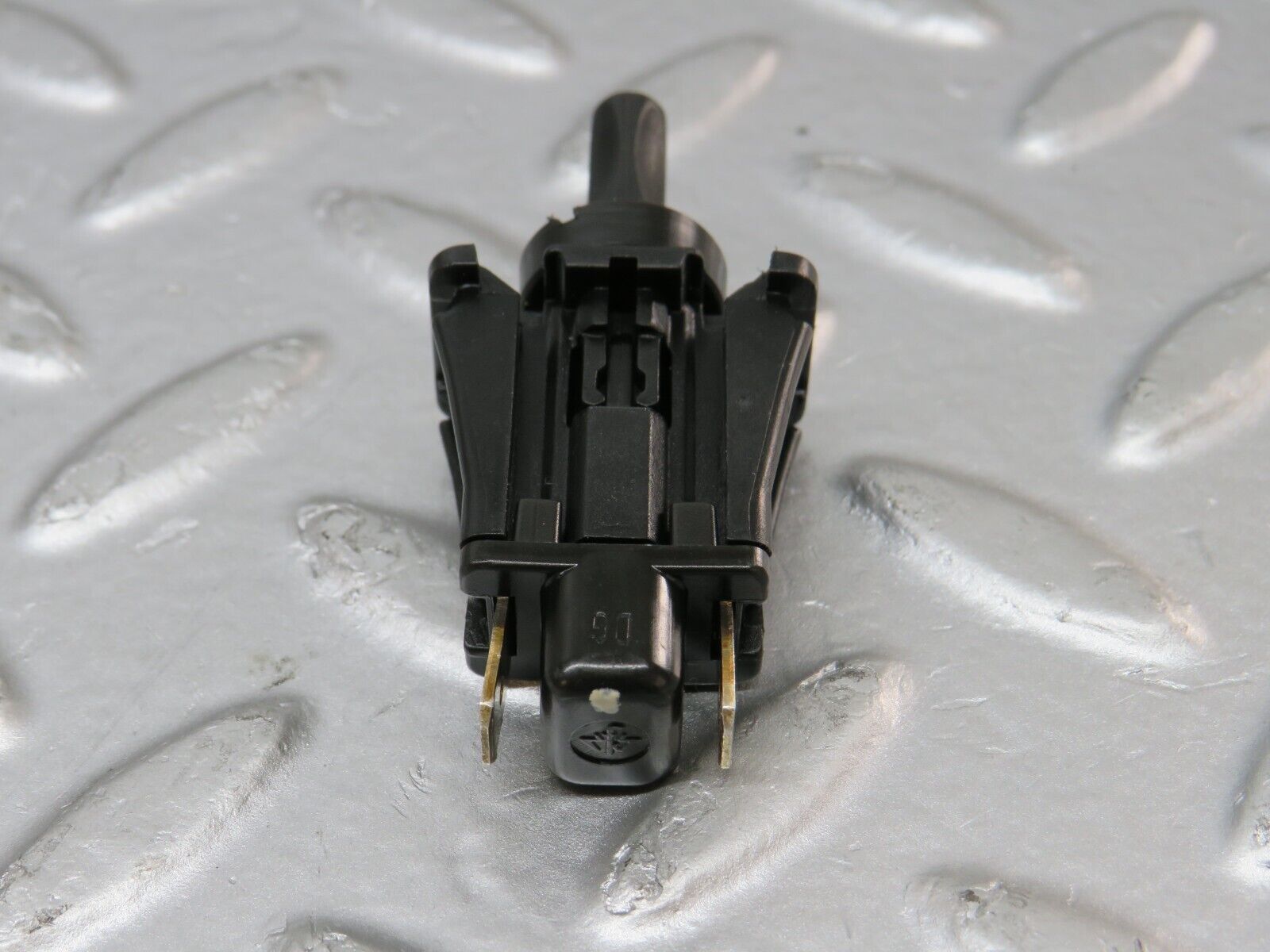 33875 Mercedes-Benz W201 190E 2.0L Glove Box Door Contact Switch 2018202110