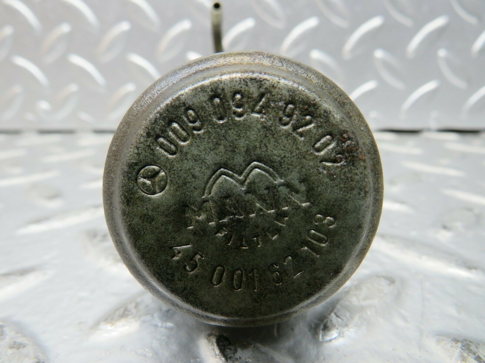 23400 Mercedes-Benz W116 350SE Fuel Valve With Air Filter 0090949202 pe20302