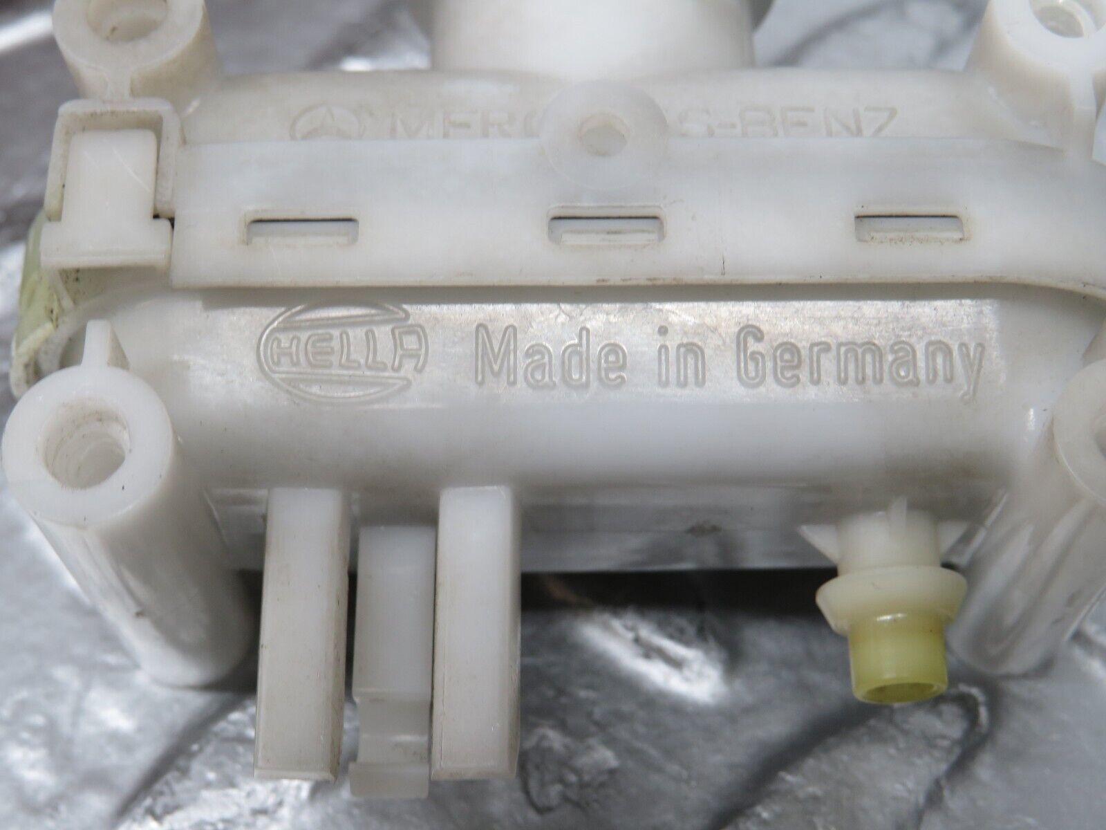 31397 Mercedes-Benz S124 220TE Door Lock Vacuum Actuator Hella Rear Right