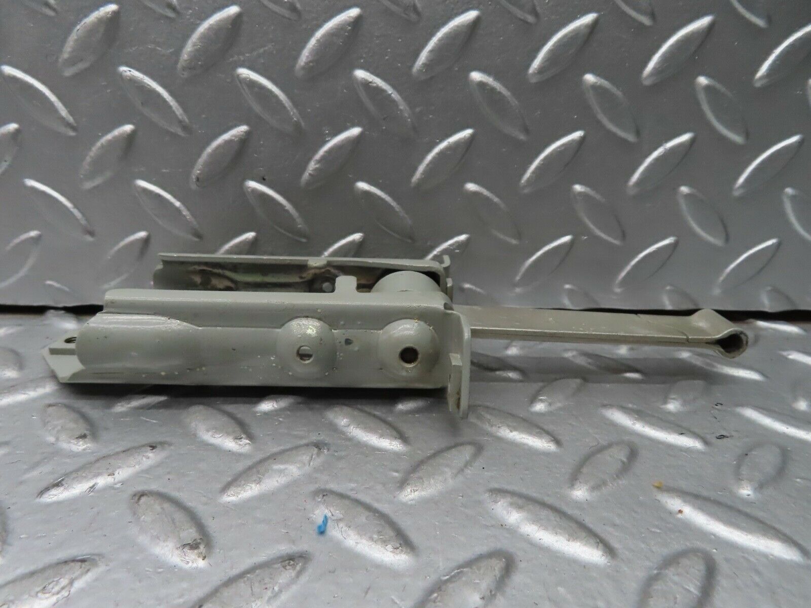 21513 Mercedes-Benz W126 300SE Door Safety Check Strap