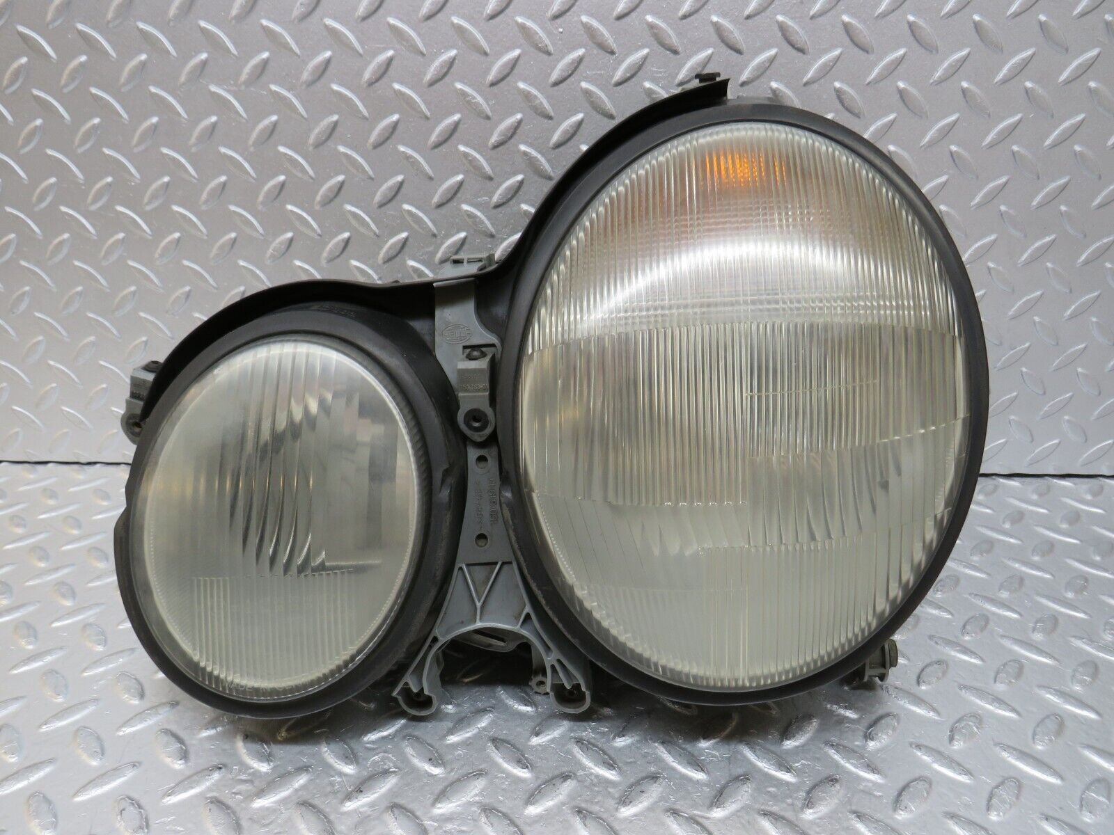 34849 Mercedes-Benz W210 320E Headlight Hella Left Side 15060700 2088000175