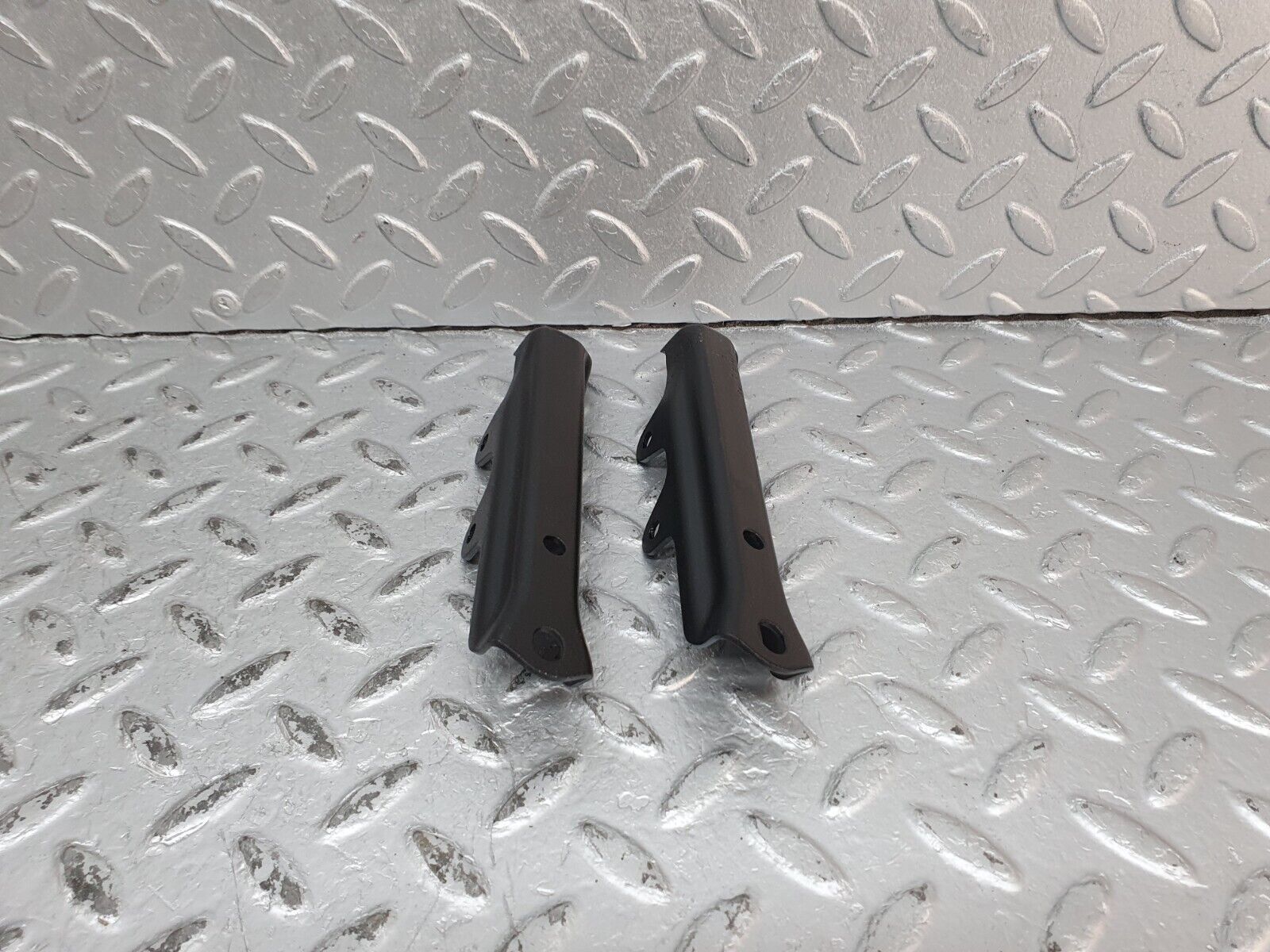 41236 Mercedes-Benz W126 300SE Air Intake Manifold Bracket