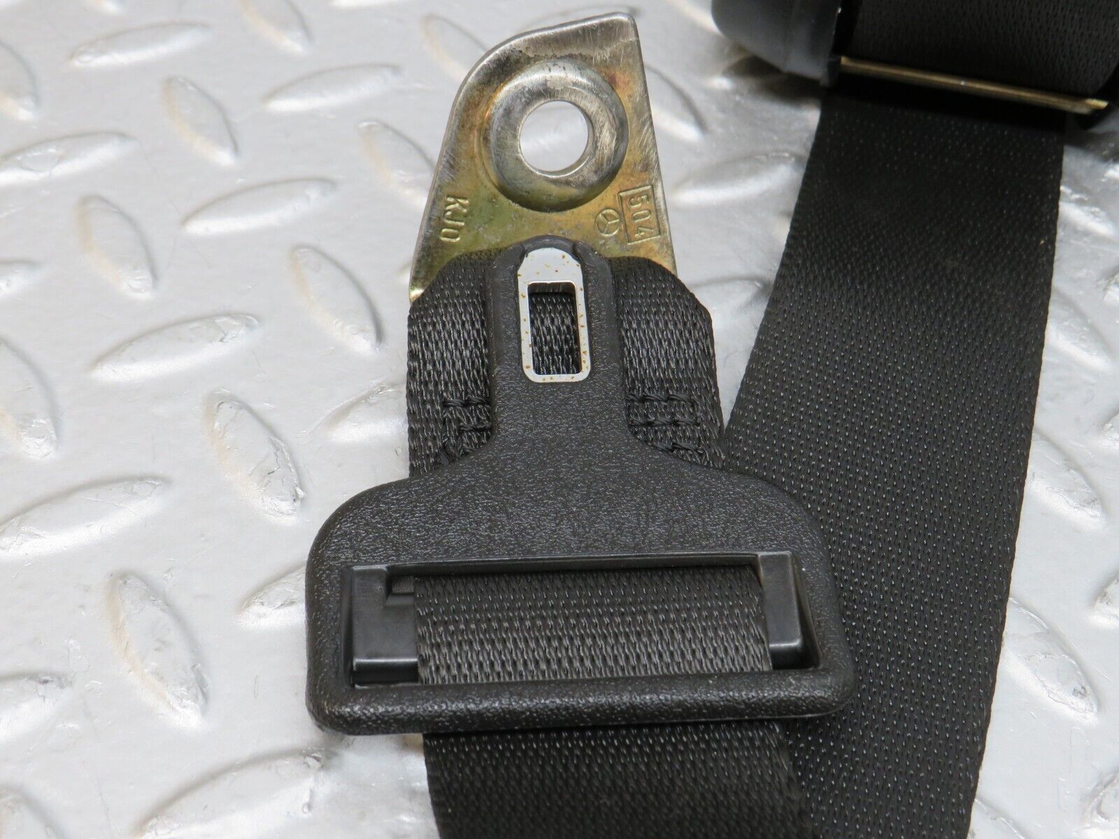 36758 Mercedes-Benz W201 190E 2.0L Rear Seat Belt & Buckle 1268601886 2018605685 2018606069