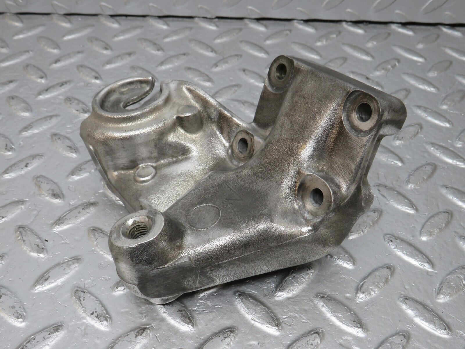 34506 Mercedes-Benz C126 380SEC Engine Mount Bracket Right Side 1162235104