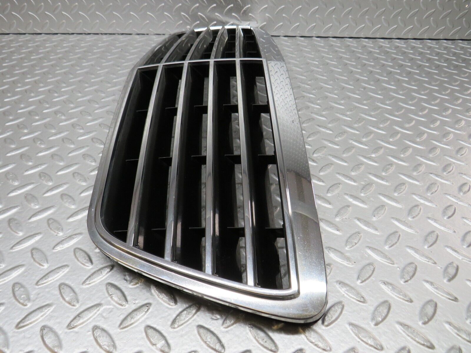 34813 Mercedes-Benz W210 320E Bonnet Chrome Grill 2108800683