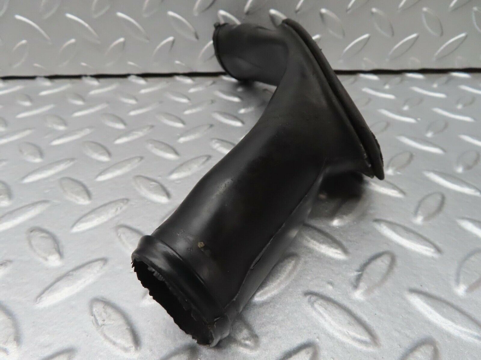 16496 Mercedes-Benz W124 260E Heater Water Drain 1248320025