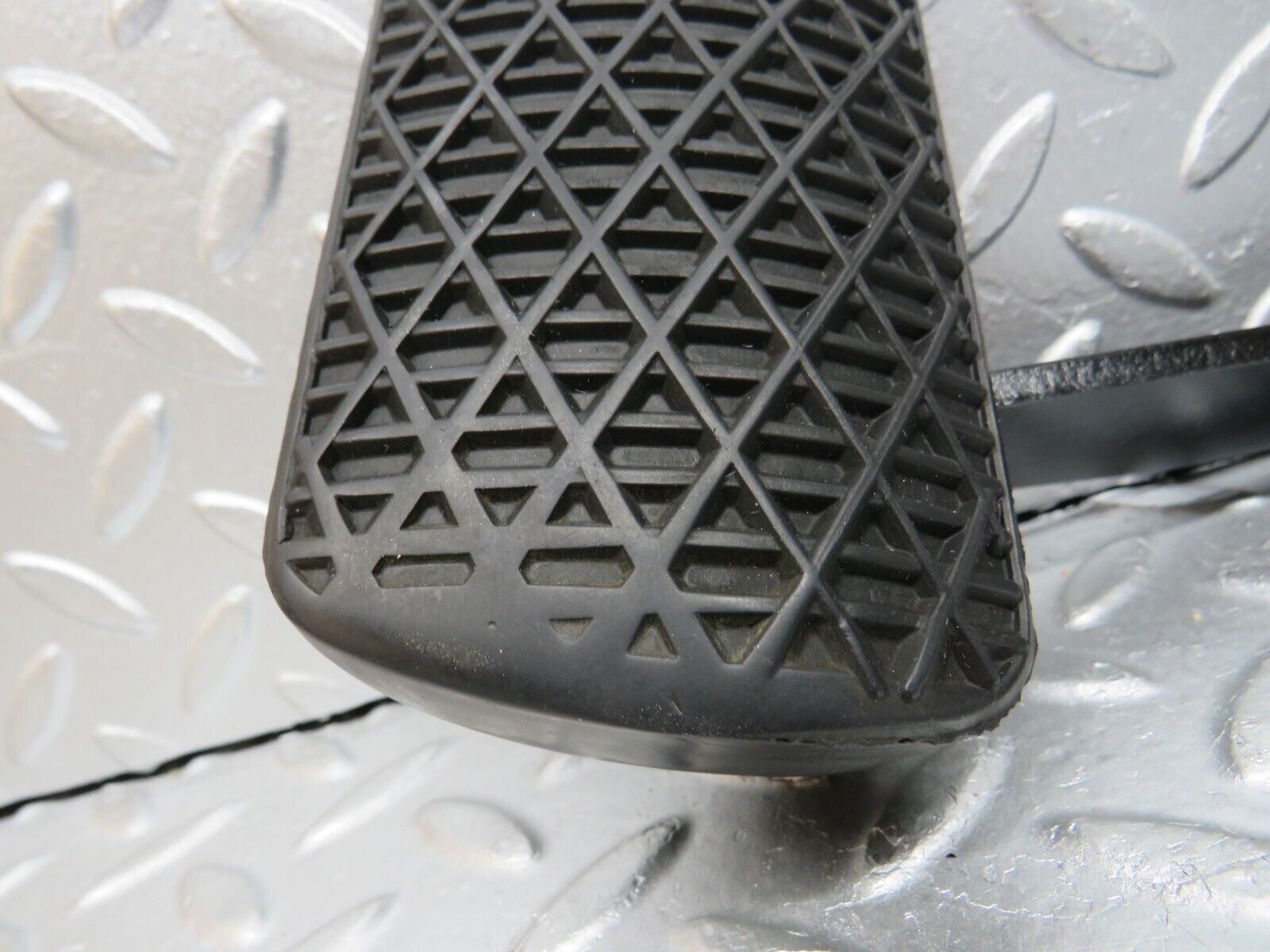 32553 Mercedes-Benz S124 300TE Wagon Brake Pedal With Rubber 1232910082