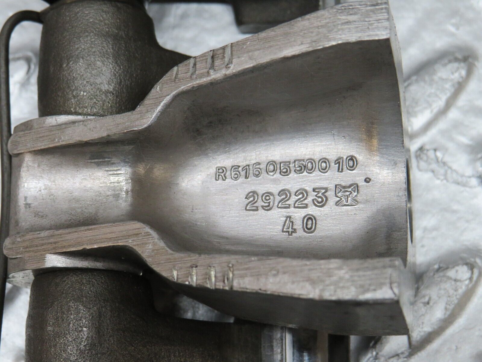 0871 Mercedes-Benz W123 240D Camshaft Rocker Arms 6160550010