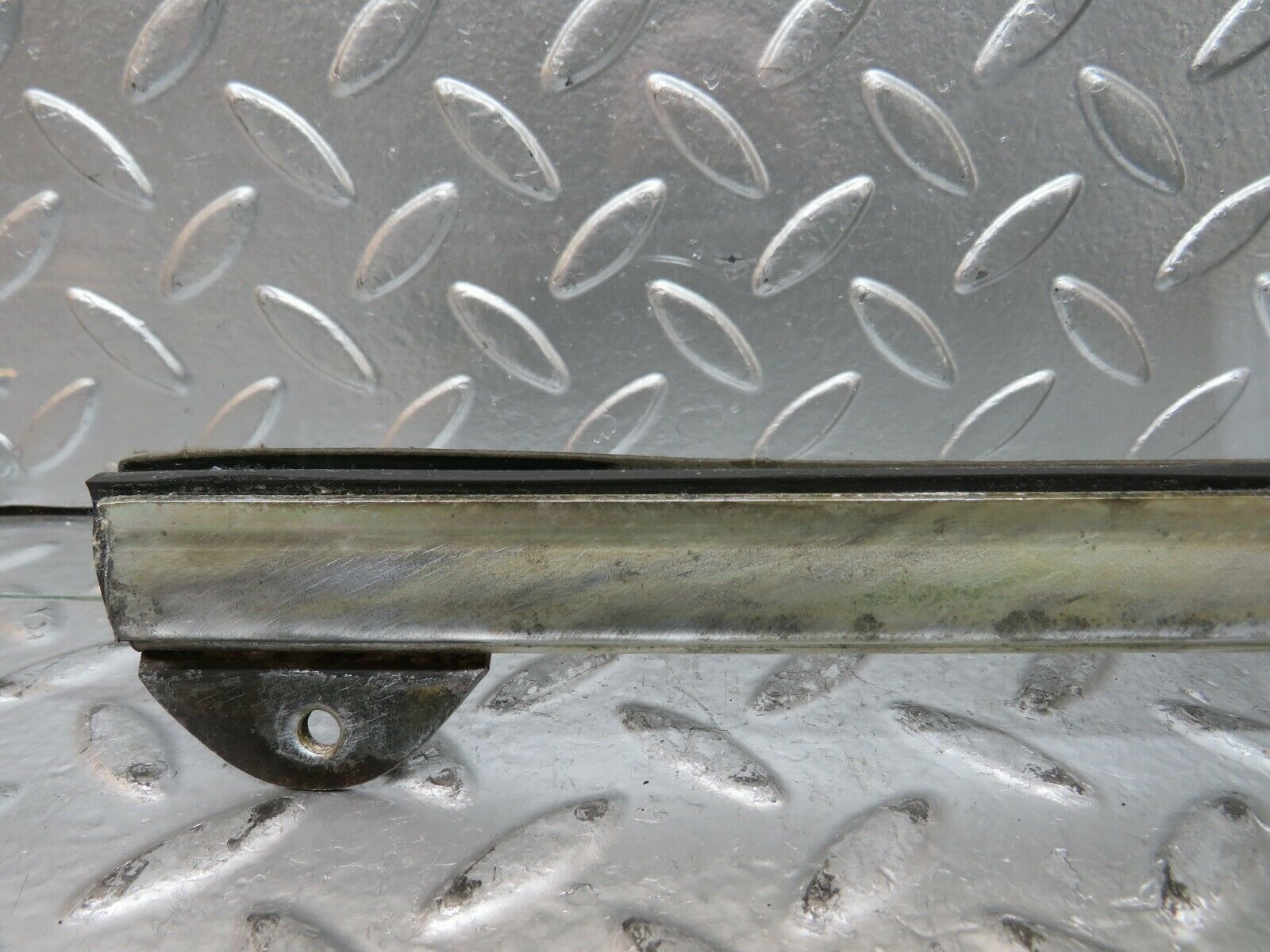 23652 Mercedes-Benz W114 280E Front Left Door Window Glass