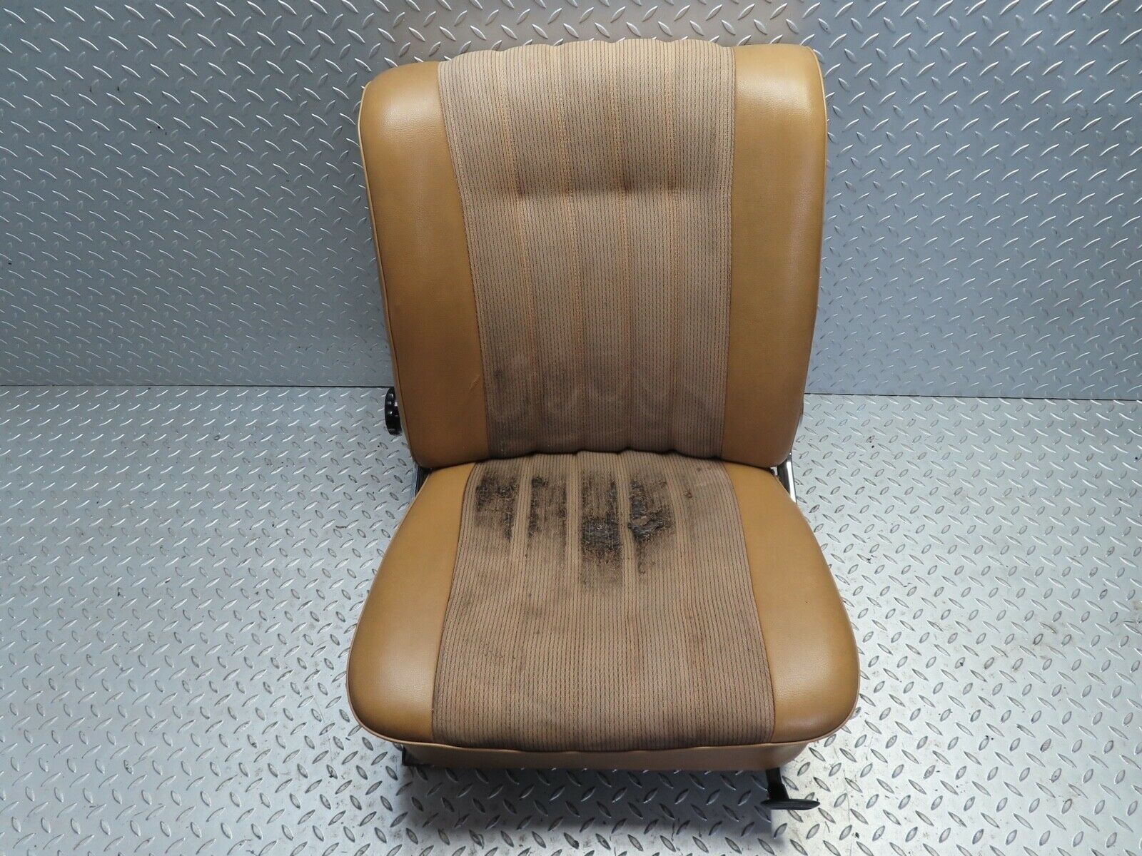 20218 Mercedes-Benz W114 280CE Coupe Front Right Seat Beige