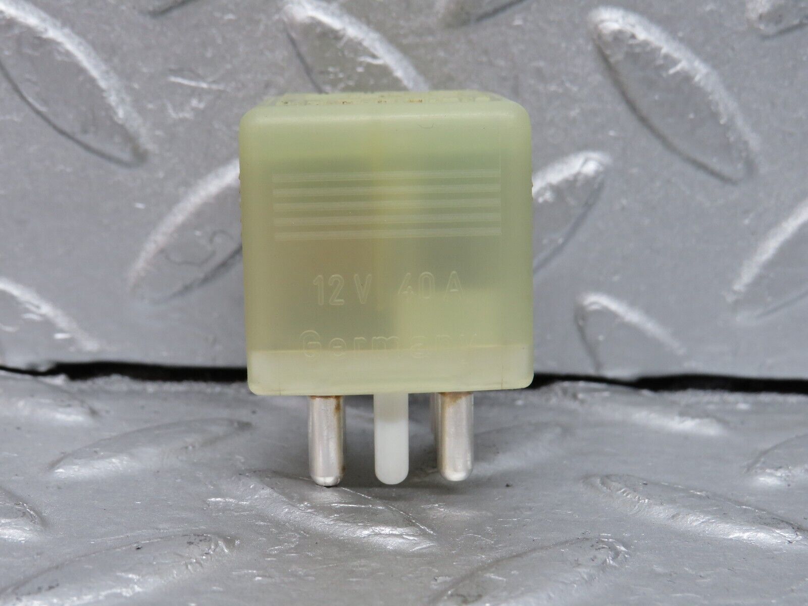 38120 Mercedes-Benz A124 320E Cabriolet Door Window Control Relay 0015427819