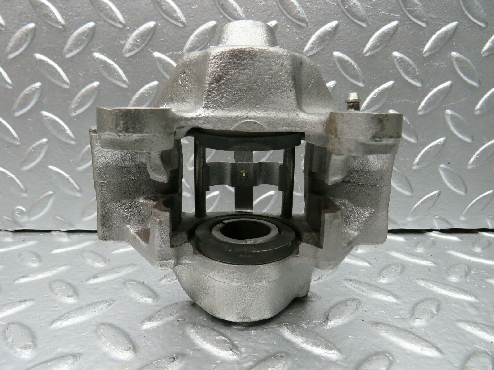 22413 Mercedes-Benz C124 E220 Coupe Rear Left Brake Caliper Lucas 34