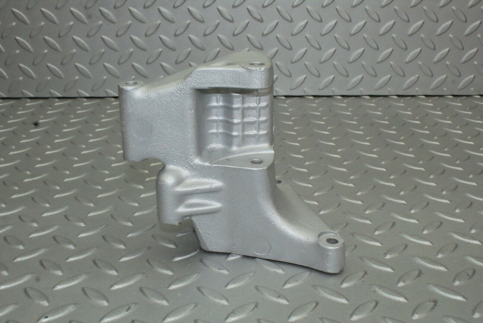 2500 Mercedes-Benz W116 350SE Alternator Generator Bracket Mount 1161551135