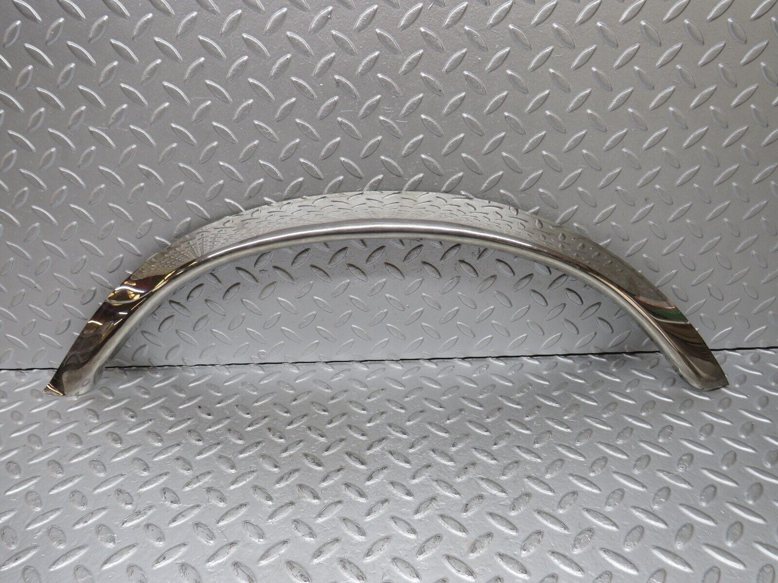 36289 Mercedes-Benz W126 420SE Front Right Chrome Wheel Arch Trim