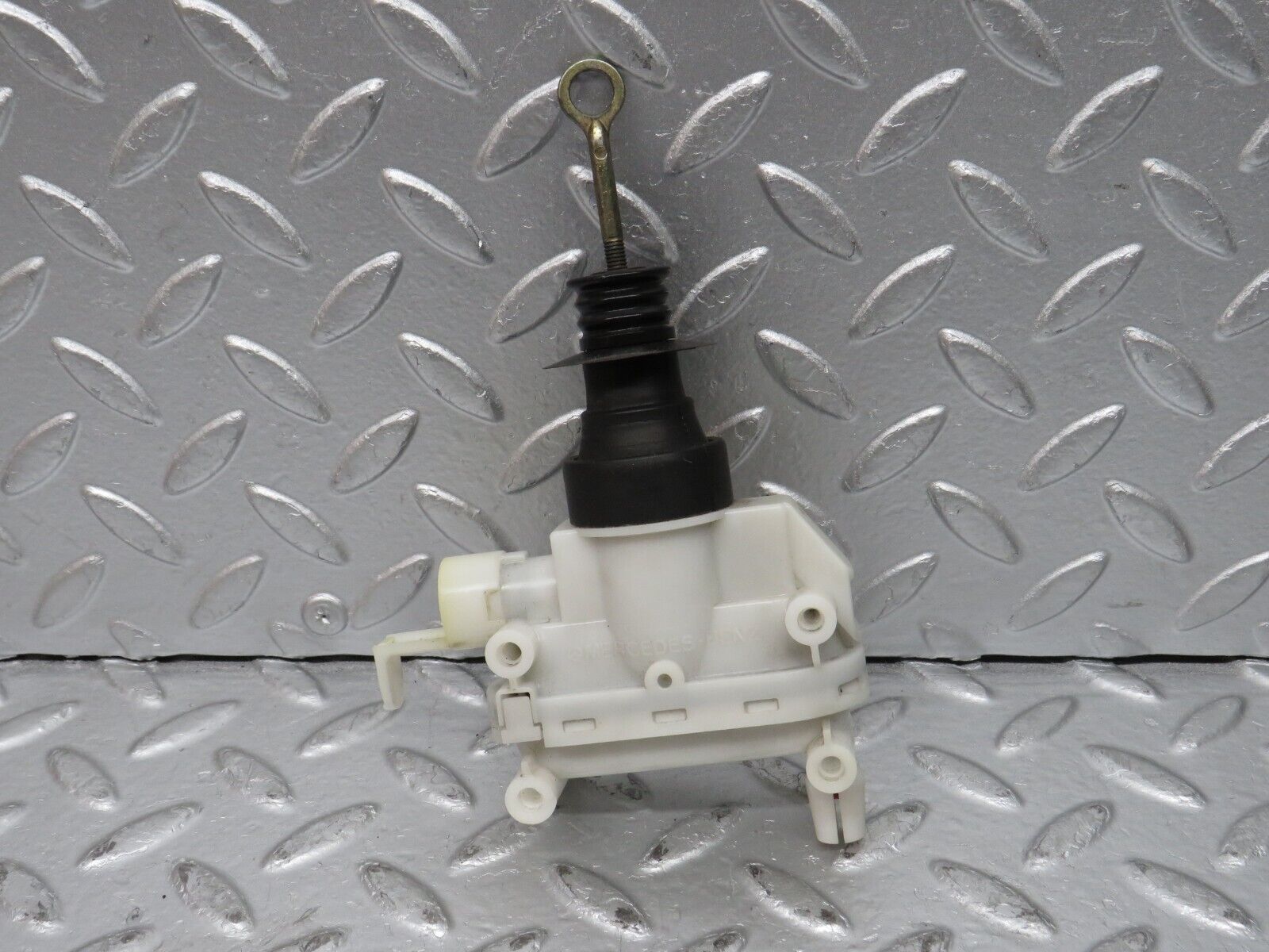 31637 Mercedes-Benz W201 190LE 1.8L Door Lock Vacuum Actuator Front Right