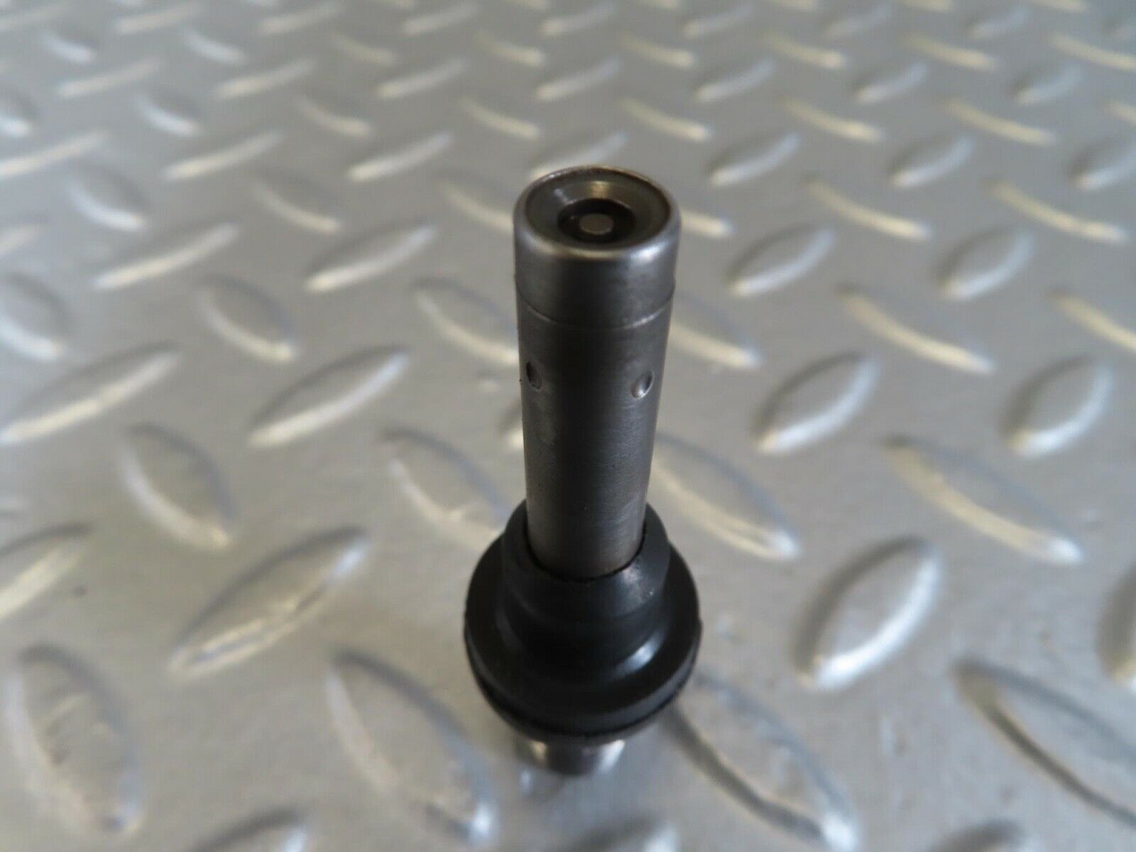 14032 Mercedes-Benz C107 280SLC Fuel Injector Bosch 0437502010