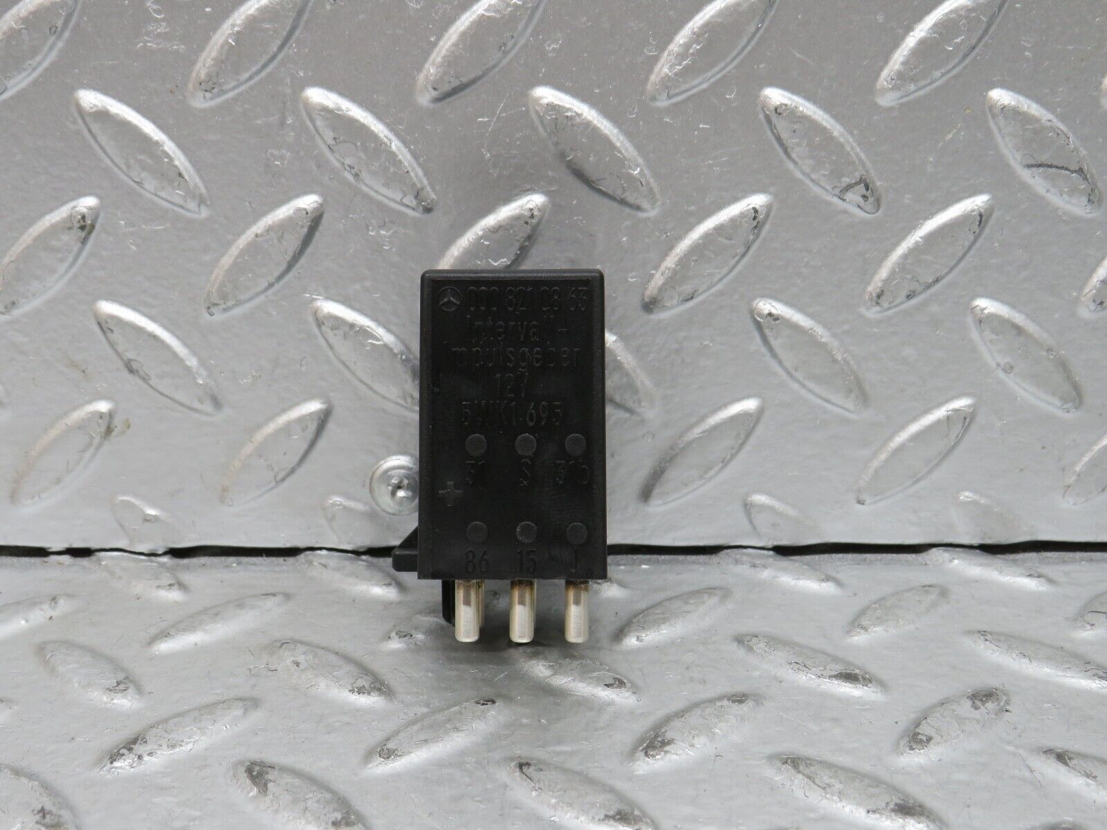 28316 Mercedes-Benz S123 240D Wagon Intermittent Wiper Relay 0008210863