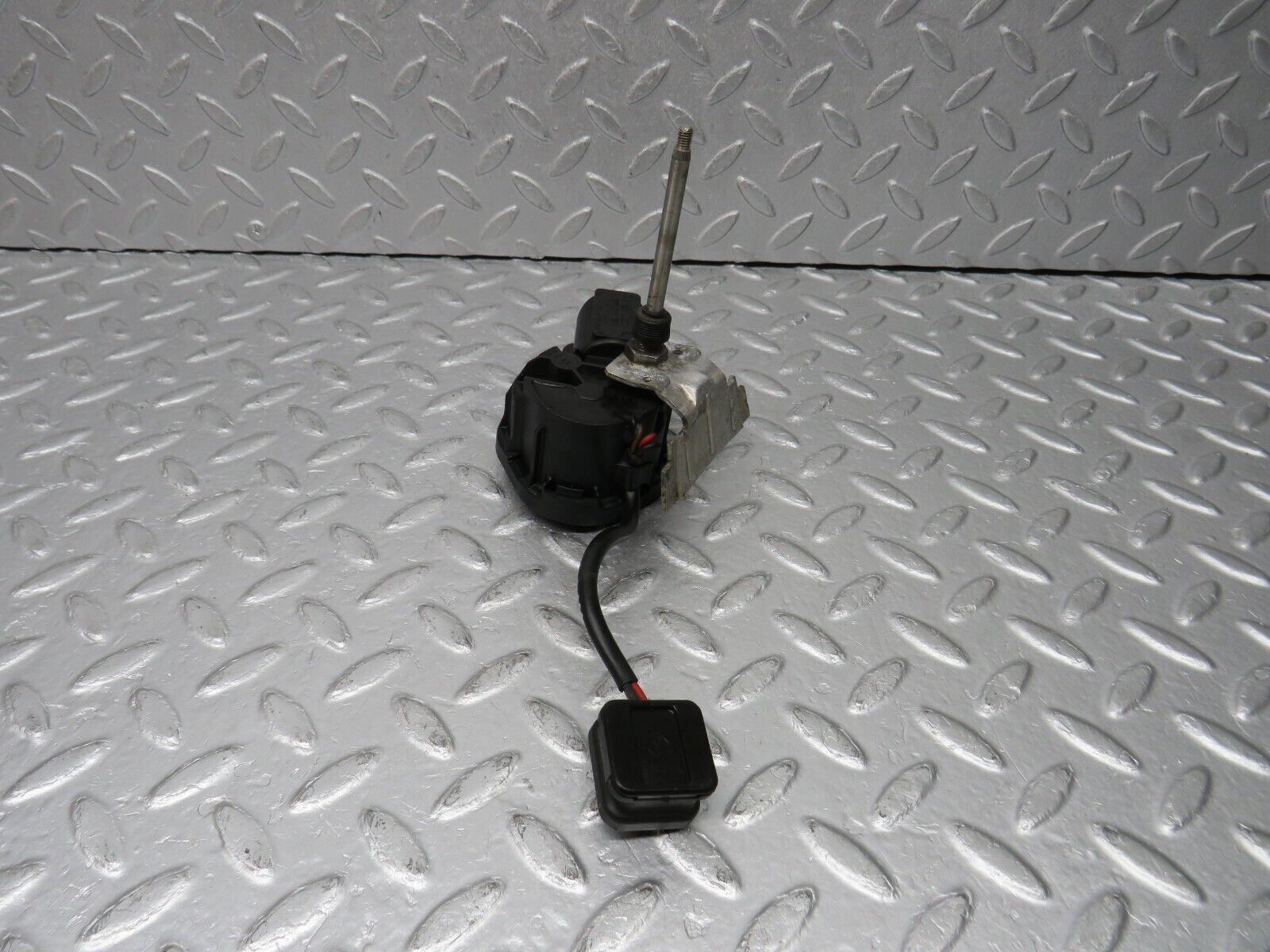 38871 Mercedes-Benz W201 190E 2.6L Headlight Wiper Motor Bosch Left Side 2018200142