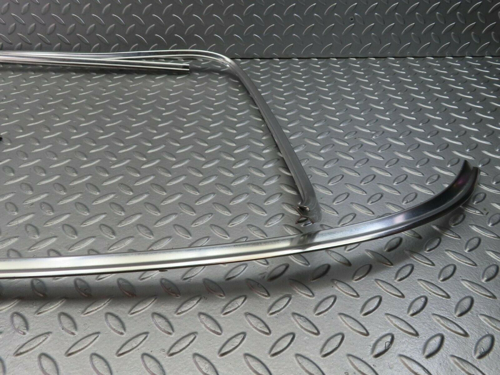 9850 Mercedes-Benz C123 280CE Coupe Rear Windscreen Chrome Frame