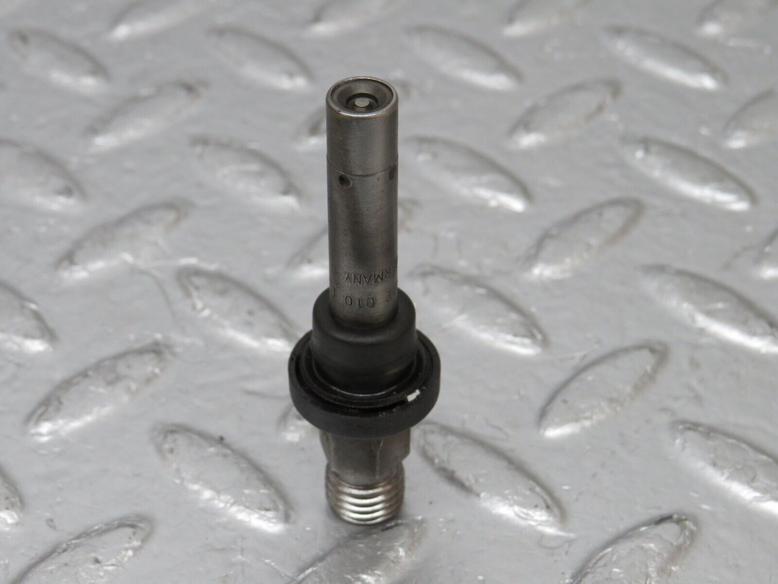 34129 Mercedes-Benz W124 260E Fuel Injector Bosch 0437502010