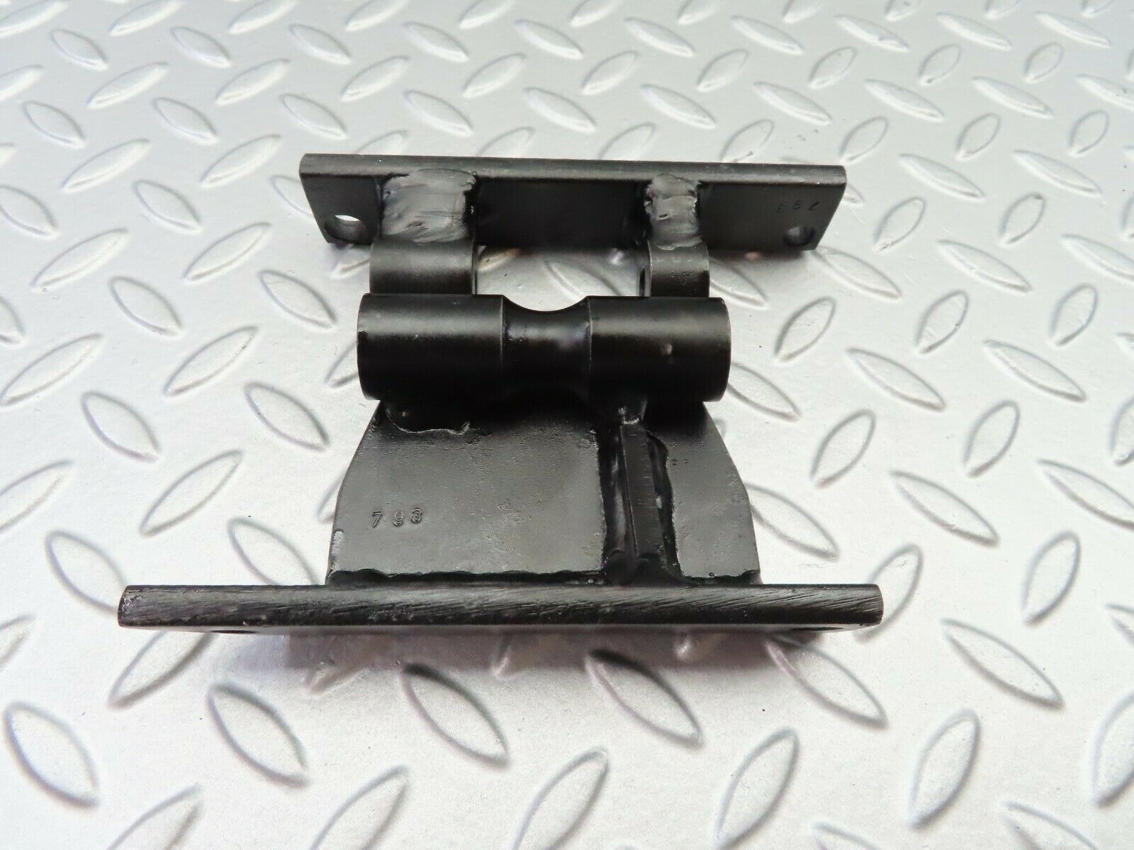 6821 Mercedes-Benz S124 E220 Wagon Air Con Compressor Bracket Holder
