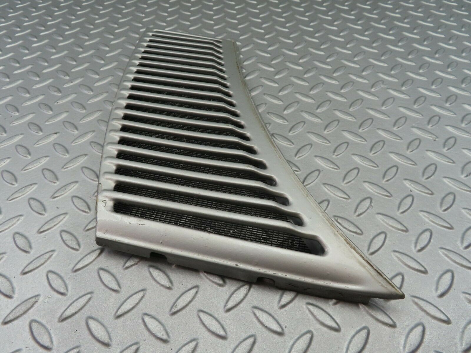 6886 Mercedes-Benz C107 350SLC Coupe Air Intake Grill Left Side