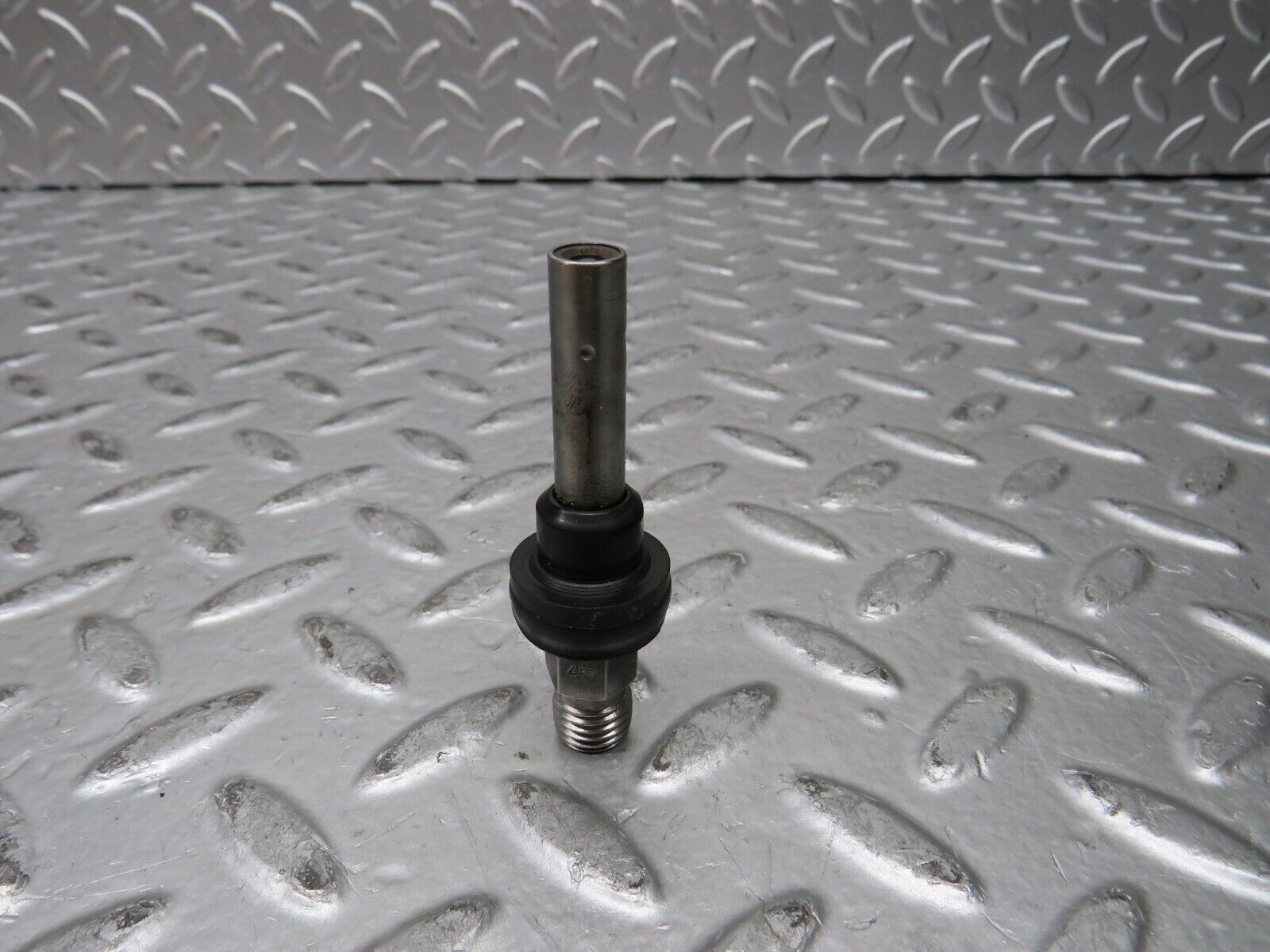 28662 Mercedes-Benz W123 230E Fuel Injector Bosch 0437502010