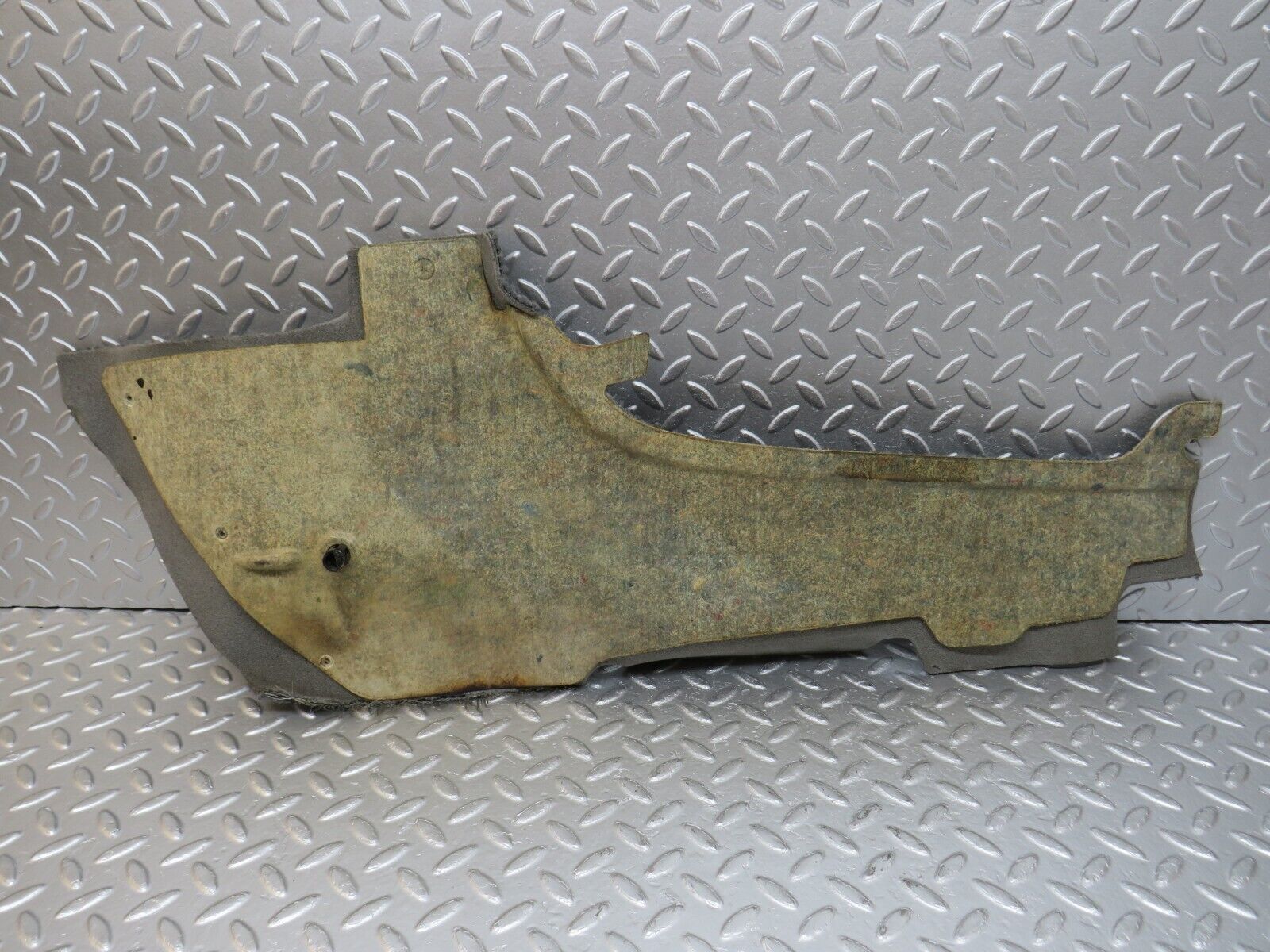 33572 Mercedes-Benz W201 190E 2.0L Centre Console Carpet Right Side Grey