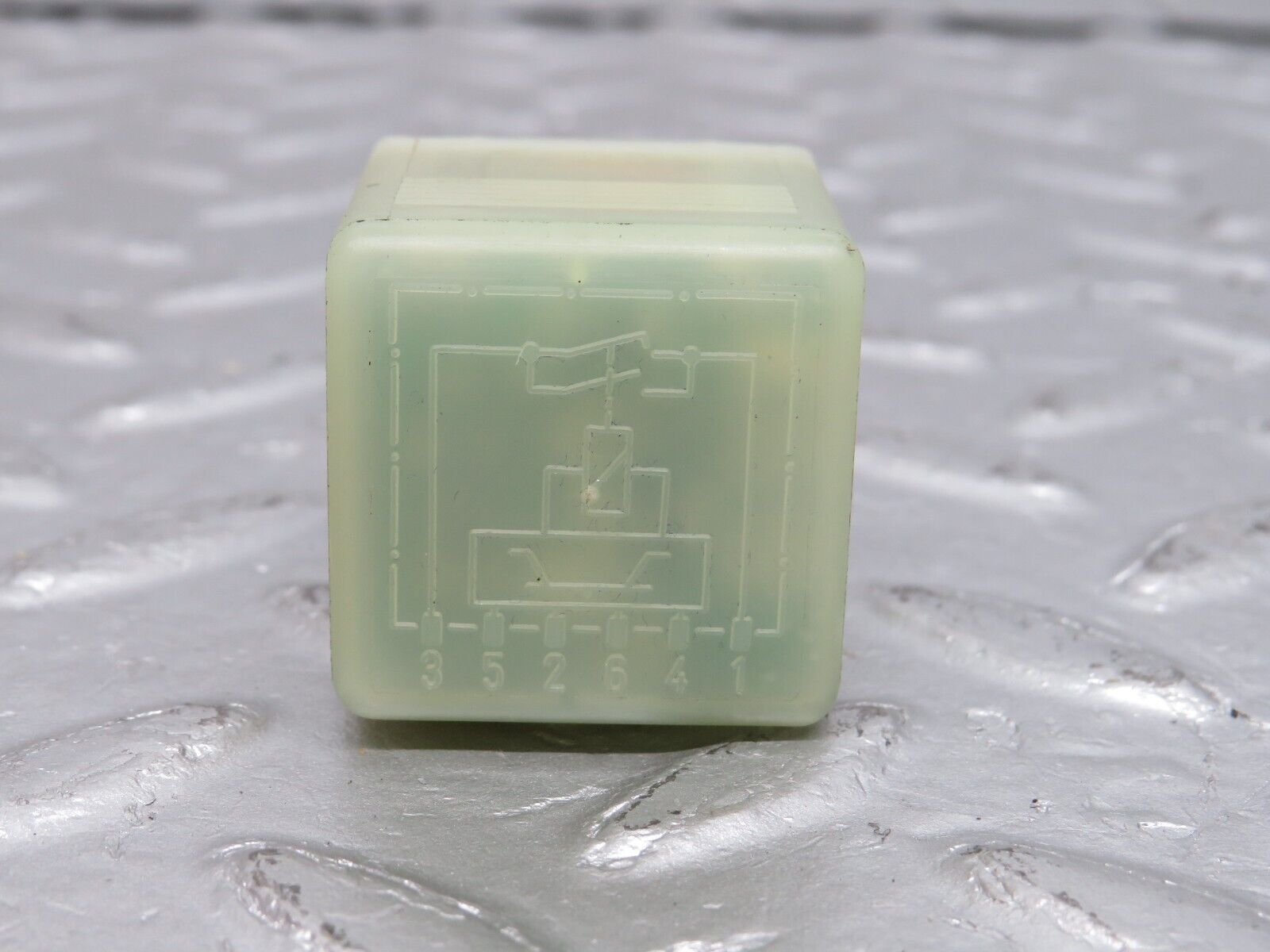 39645 Mercedes-Benz R129 320SL Coupe Door Window Control Relay 0015427819