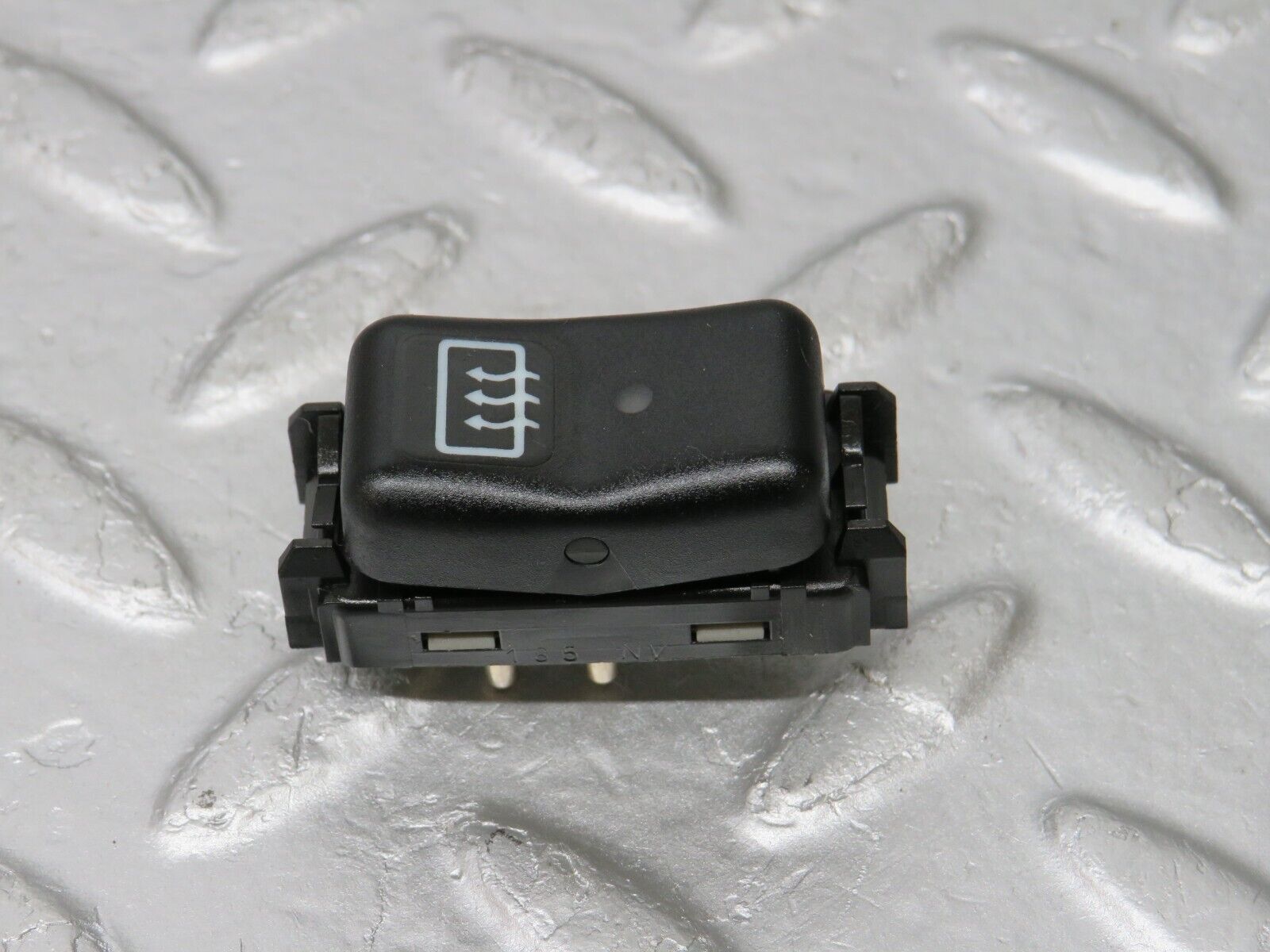 33333 Mercedes-Benz W202 C180 Rear Windscreen Defroster Switch 1408205110