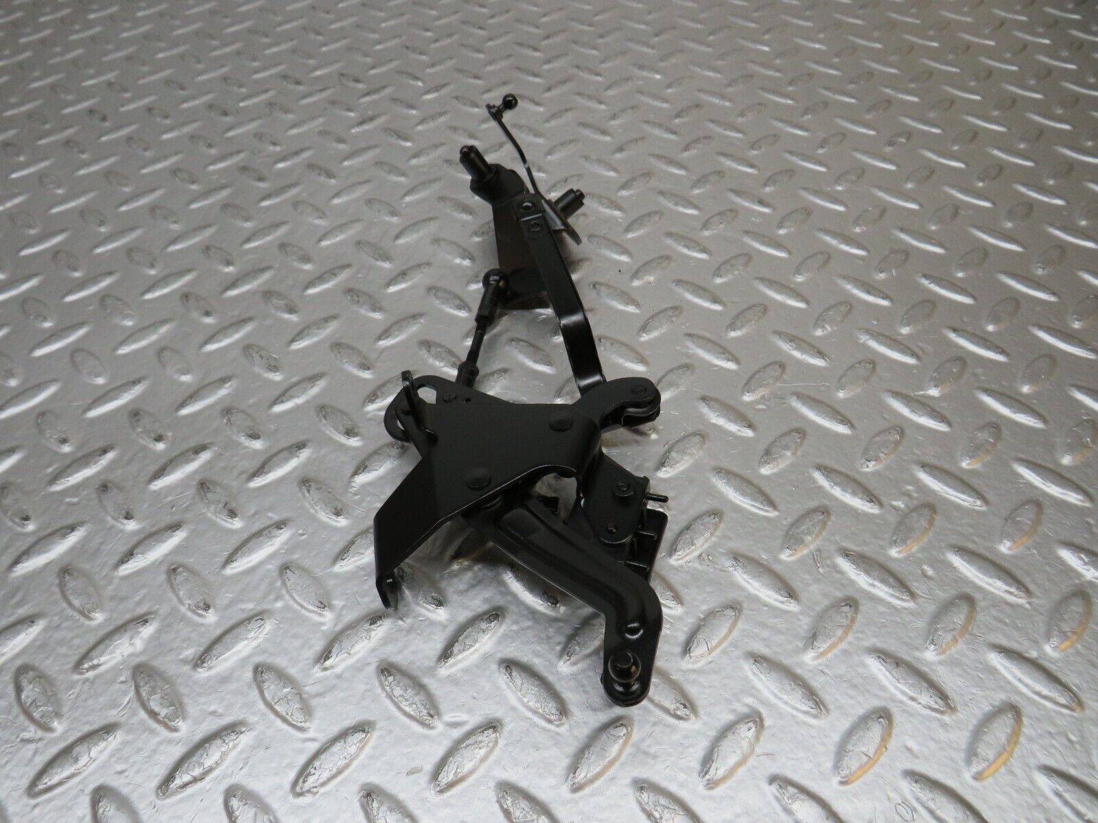 29919 Mercedes-Benz W123 230E Throttle Linkage