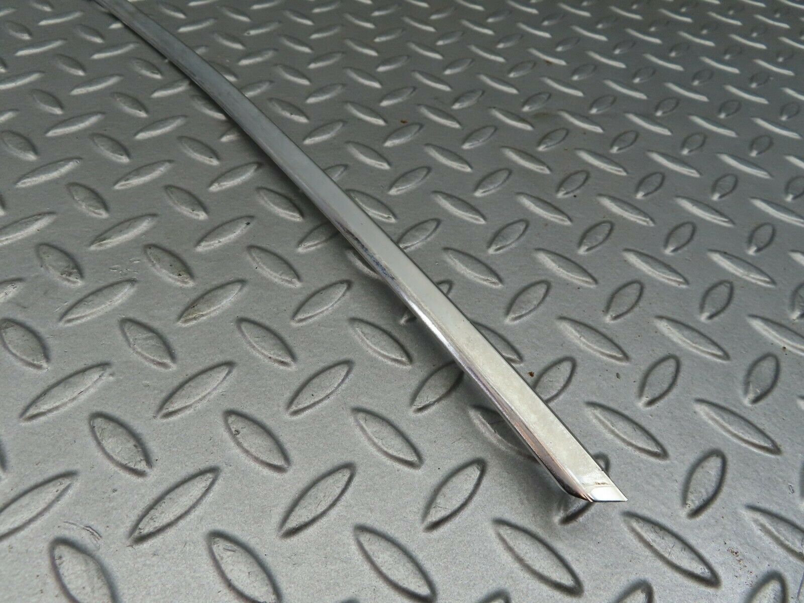 6211 Mercedes-Benz W126 380SE Door Chrome Window Frame Rear Right