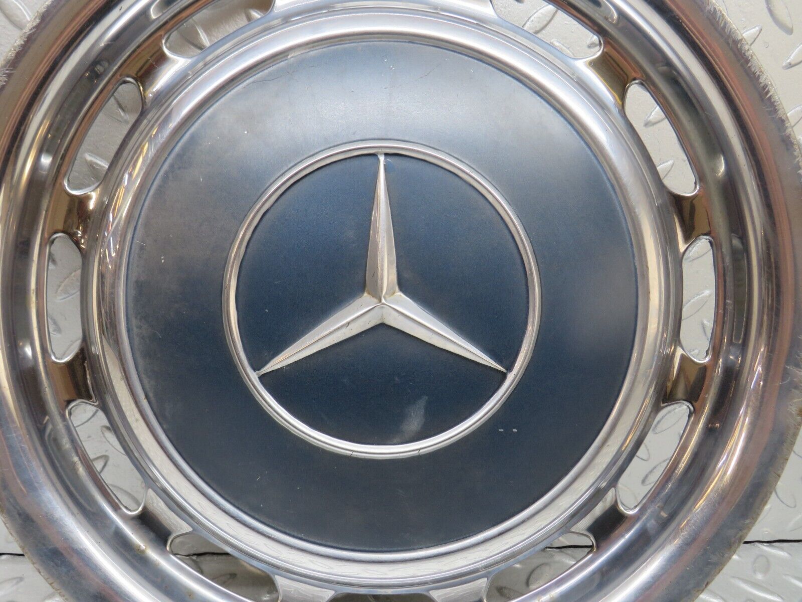 37466 Mercedes-Benz W109 300SEL Wheel Hub Cap 14"