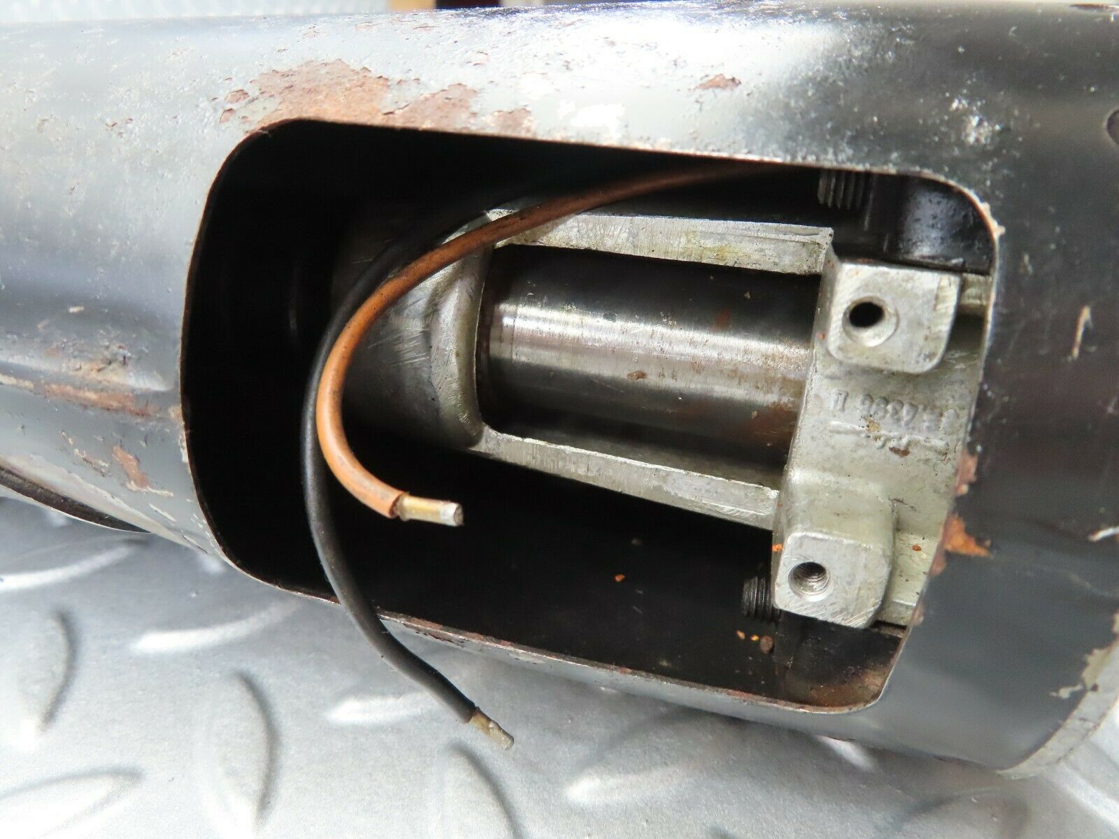 7142 Mercedes-Benz C107 350SLC Coupe Steering Column