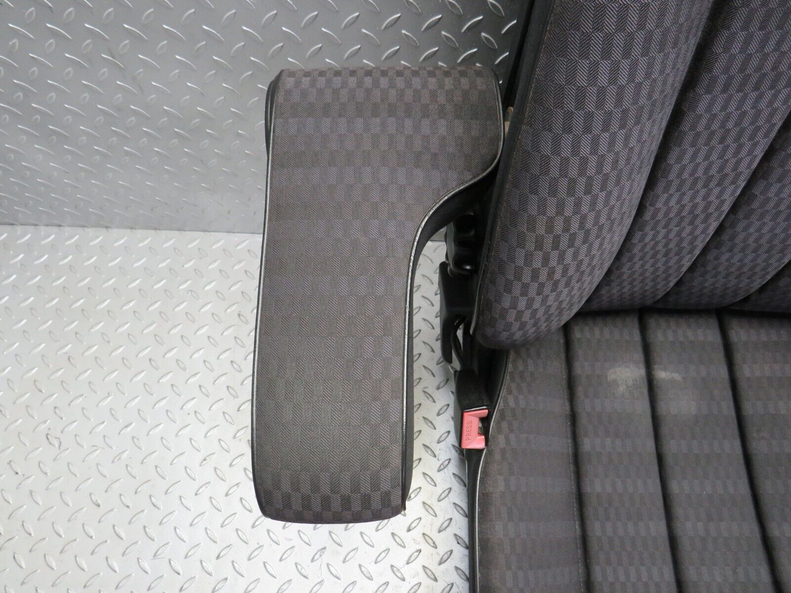 31574 Mercedes-Benz W201 190LE 1.8L Front Left Passenger Seat Black 2019101450