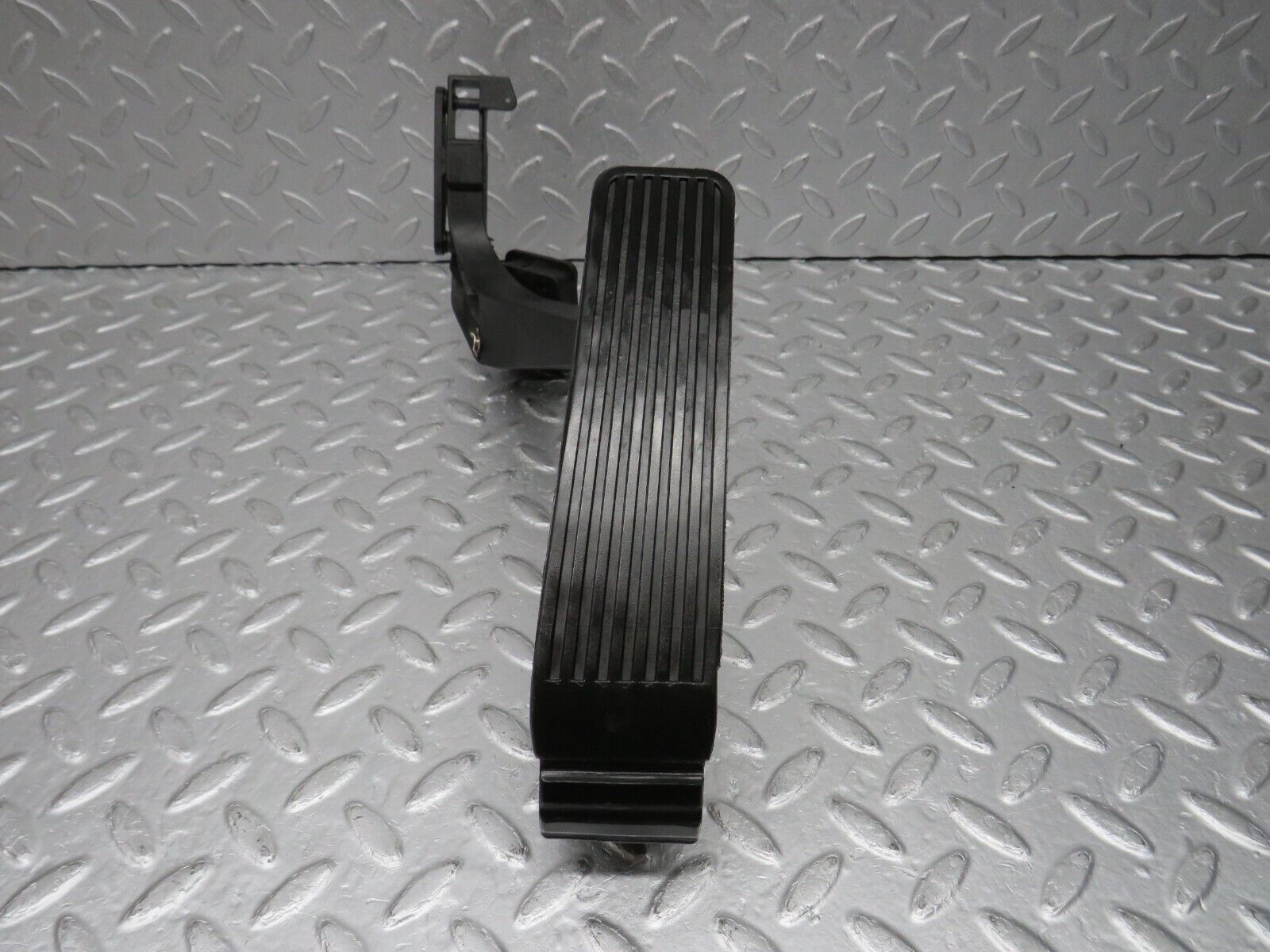 38382 Mercedes-Benz R129 280SL Coupe Accelerator Pedal With Linkage 1293000004