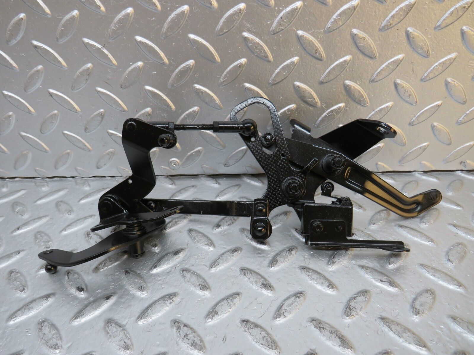 29919 Mercedes-Benz W123 230E Throttle Linkage