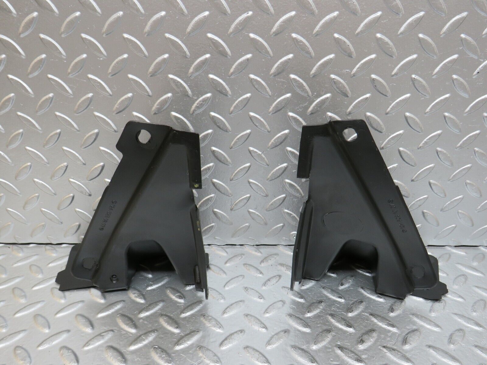 29359 Mercedes-Benz W124 230E Covering Side Member Pair 1246280907 1246281007