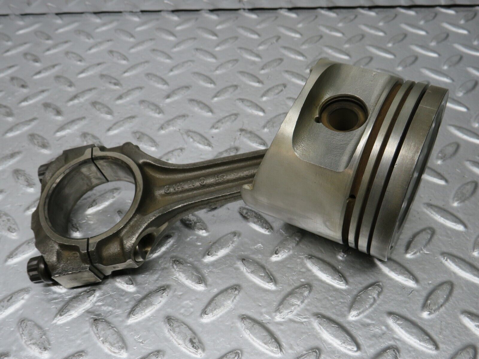 29914 Mercedes-Benz W123 230E Piston With Connecting Rod 96.47 mm 10200