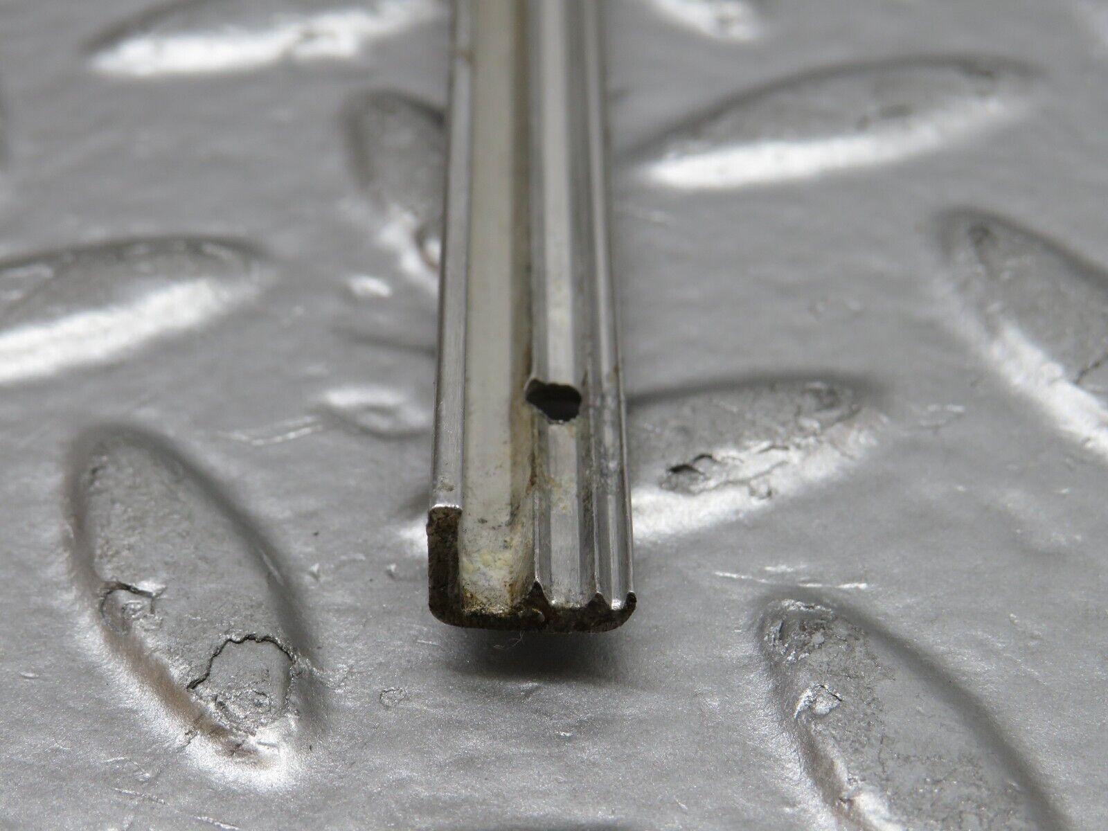 32573 Mercedes-Benz S124 300TE Wagon Sunroof Chrome Trim