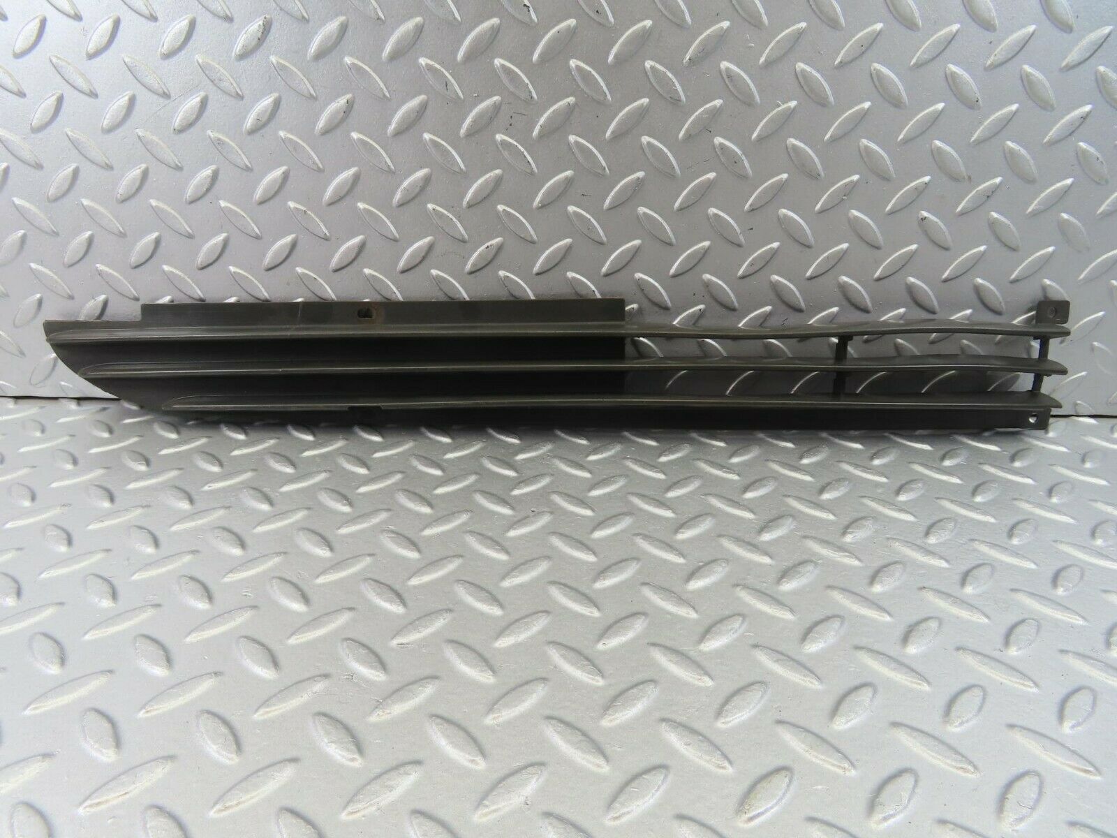 8864 Mercedes-Benz W115 Front Lower Grill Right